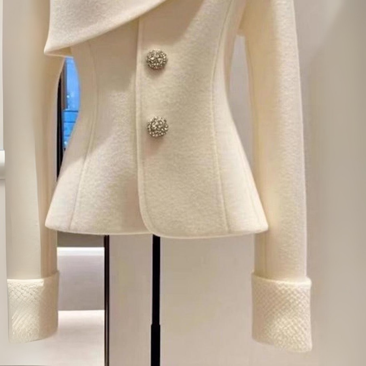 Lola™ - Elegant Buttoned Blazer