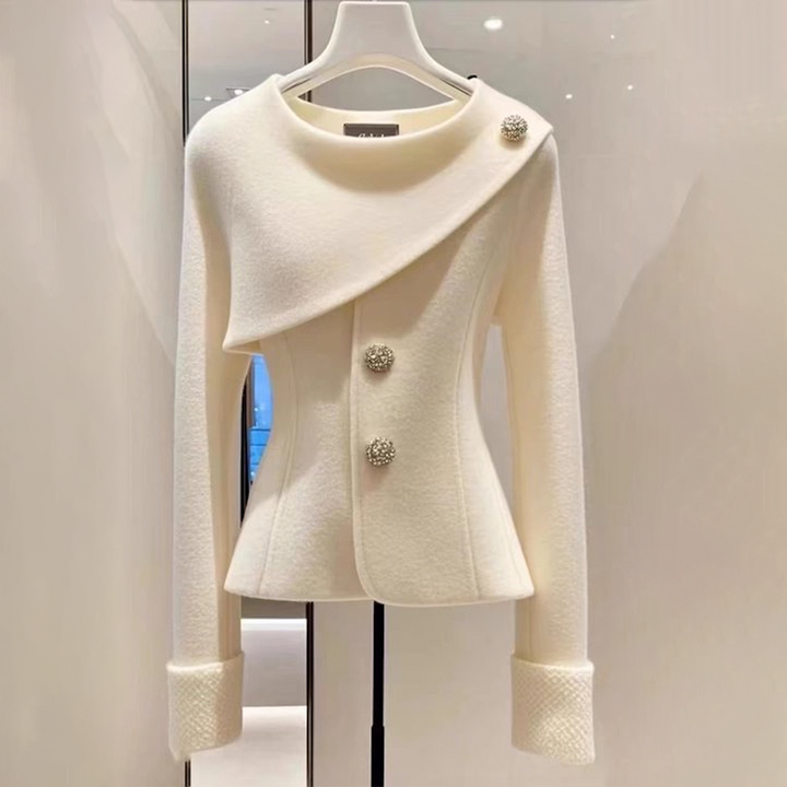 Lola™ - Elegant Buttoned Blazer